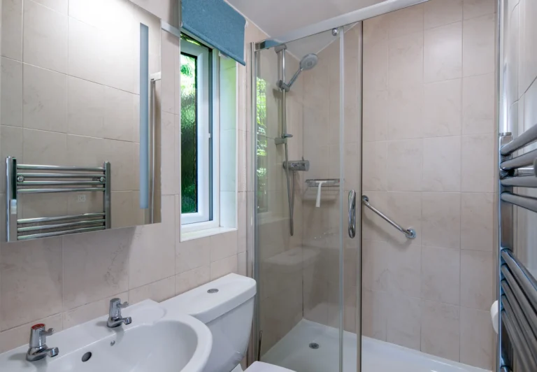 Sea Shanty Holiday Lodges Branscombe Beach East Devon - Avocet Shower